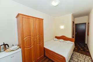 Курортные отели СПА Вилла Жасмин Трускавец Двухместный номер с 1 кроватью или 2 отдельными кроватями-6